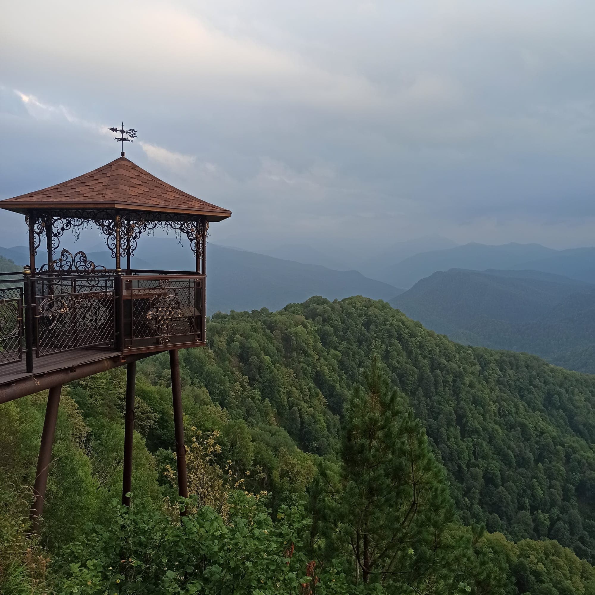 «Парящая беседка»